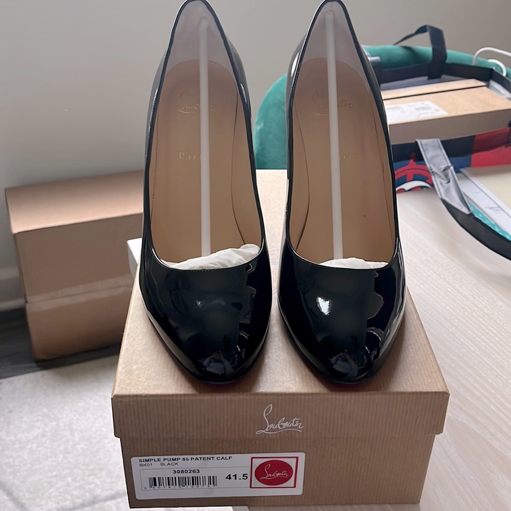 Christian Louboutin Black Patent Simple Pump. Size 41.5